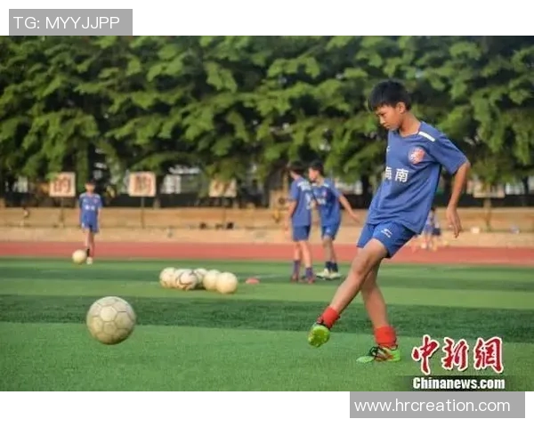 黄秀英独家揭秘足球技巧与心得分享助你提升球技 黄秀英独家揭秘足球技巧与心得分享助你提升球技